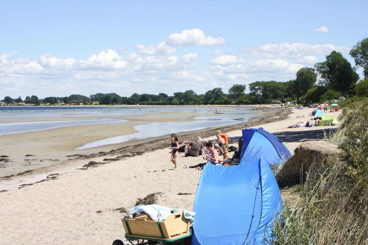 Reetdachhaus Mit Eigenem Strandkorb In Wohlenberg An Der Ostsee Buitenkant foto