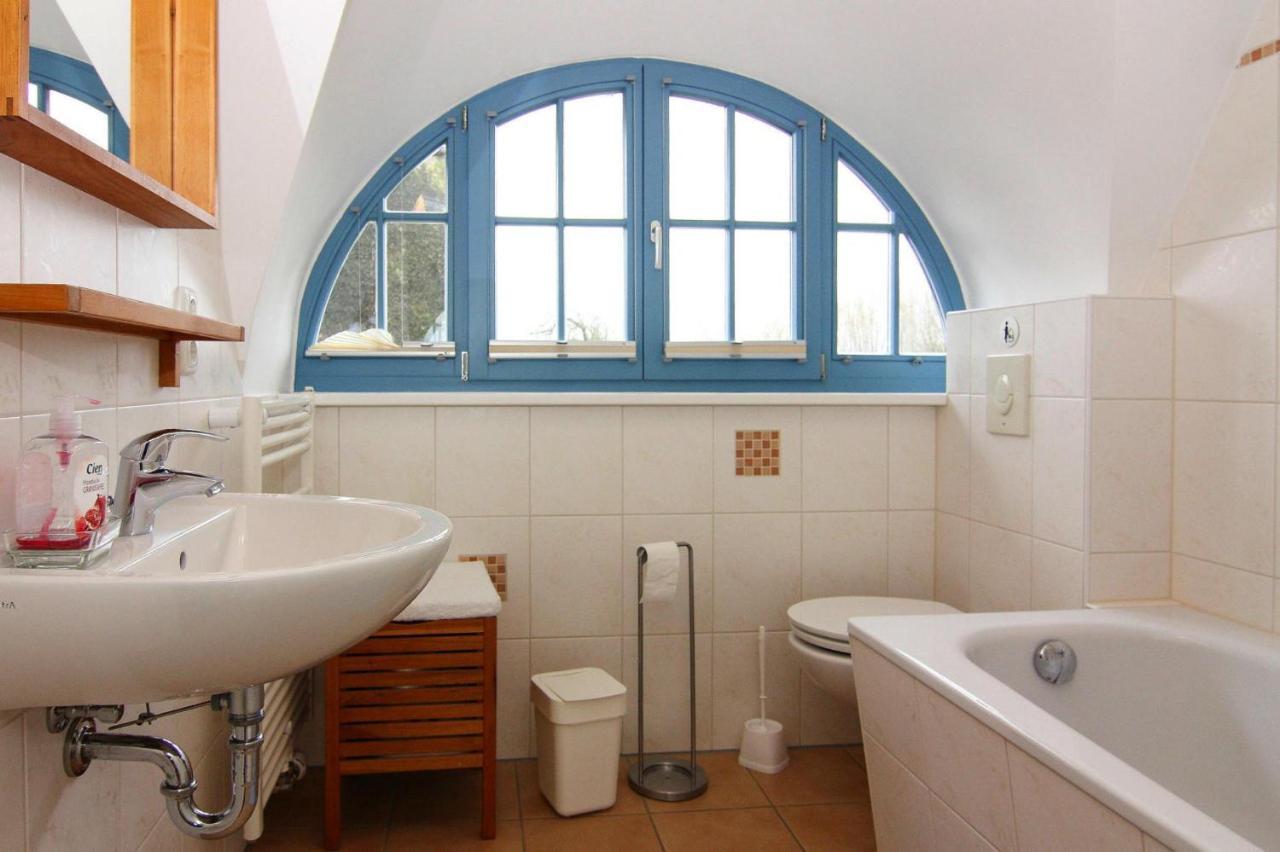Reetdachhaus Mit Eigenem Strandkorb In Wohlenberg An Der Ostsee Buitenkant foto