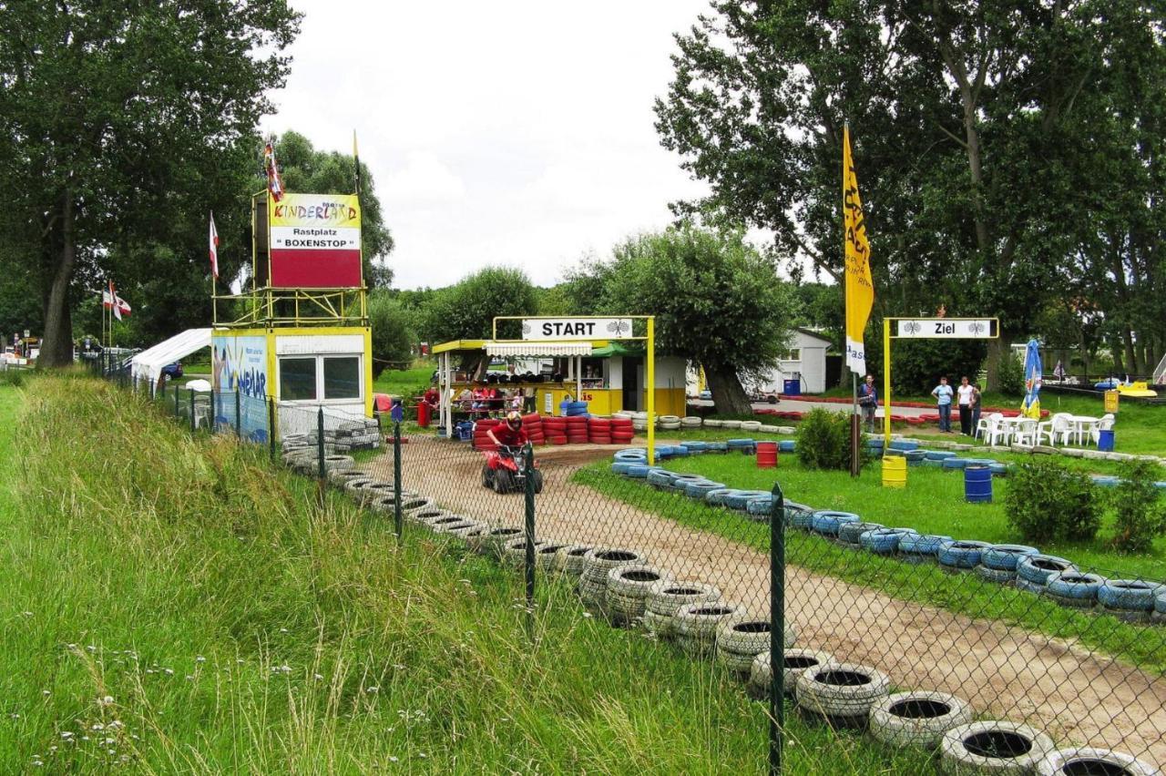 Reetdachhaus Mit Eigenem Strandkorb In Wohlenberg An Der Ostsee Buitenkant foto