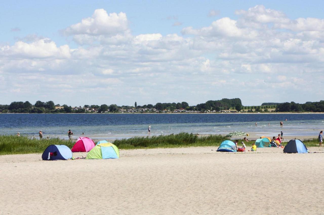 Reetdachhaus Mit Eigenem Strandkorb In Wohlenberg An Der Ostsee Buitenkant foto